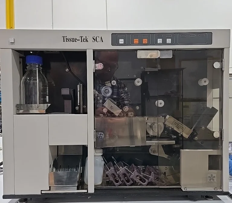 Tissue-Tek SCA Coverslipper With Fume Extraction System